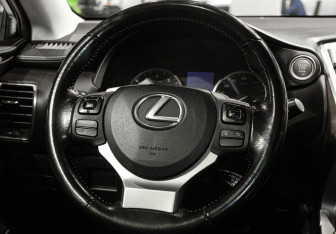 Подержанный автомобиль Lexus NX 2015 года (13 фото)