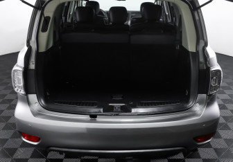 Подержанный автомобиль Nissan Patrol 2011 года (9 фото)