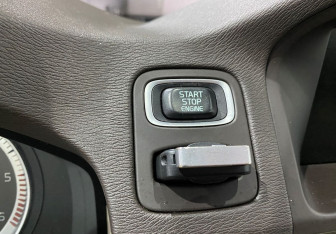 Подержанный автомобиль Volvo XC70 2012 года (17 фото)