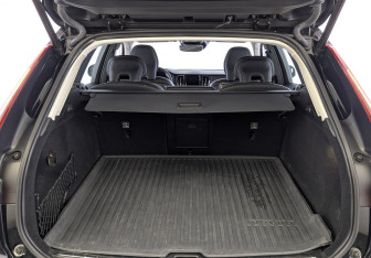 Подержанный автомобиль Volvo XC60 2021 года (10 фото)