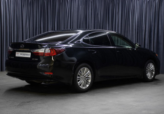 Подержанный автомобиль Lexus ES 2016 года (5 фото)