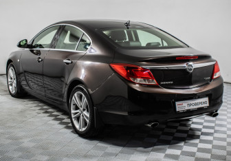 Подержанный автомобиль Opel Insignia Sedan 2011 года (7 фото)