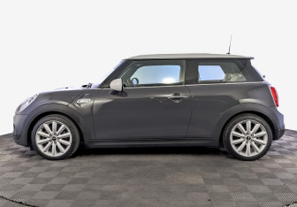 Подержанный автомобиль MINI Hatch 2016 года (8 фото)
