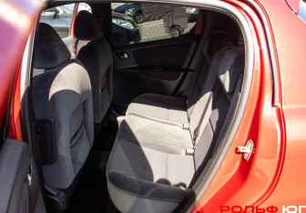 Подержанный автомобиль Peugeot 207 Hatchback 2008 года (8 фото)