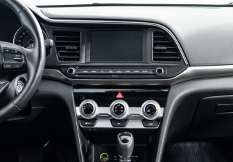 Подержанный автомобиль Hyundai Elantra Sedan 2020 года (11 фото)