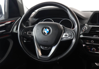Подержанный автомобиль BMW X3 2018 года (15 фото)