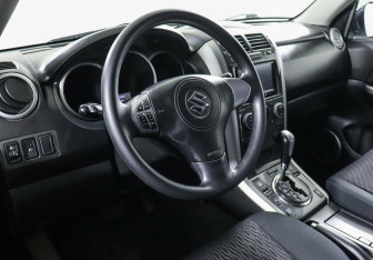 Подержанный автомобиль Suzuki Grand Vitara 2012 года (7 фото)