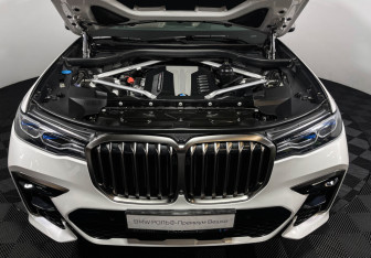 Подержанный автомобиль BMW X7 2019 года (10 фото)