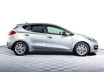 Подержанный автомобиль Kia Ceed Hatchback 2017 года (10 фото)