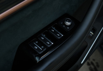 Подержанный автомобиль Geely Monjaro 2023 года (18 фото)