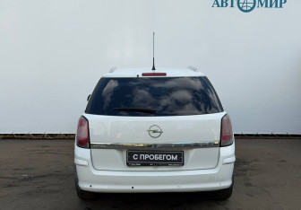 Подержанный автомобиль Opel Astra Wagon 2014 года (7 фото)