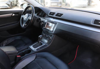 Подержанный автомобиль Volkswagen Passat Sedan 2013 года (9 фото)