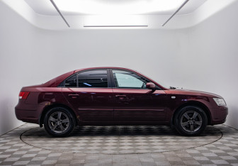 Подержанный автомобиль Hyundai Sonata 2008 года (4 фото)
