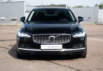 Подержанный автомобиль Volvo S90 2021 года (2 фото)
