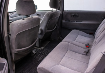 Подержанный автомобиль Honda Shuttle Compactvan 1998 года (11 фото)