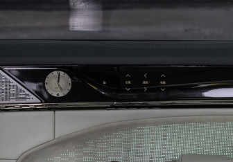 Подержанный автомобиль Zeekr 009 2023 года (31 фото)