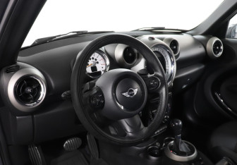 Подержанный автомобиль MINI Countryman 2011 года (13 фото)