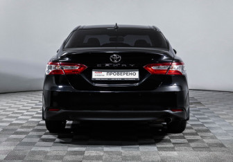 Подержанный автомобиль Toyota Camry Sedan 2021 года (6 фото)