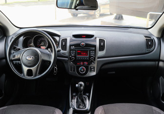 Подержанный автомобиль Kia Cerato Coupe 2010 года (9 фото)