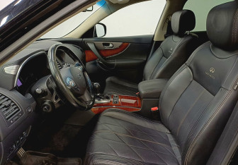 Подержанный автомобиль Infiniti QX70 2013 года (22 фото)