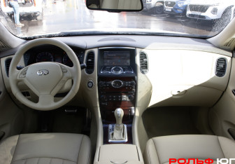 Подержанный автомобиль Infiniti EX 2008 года (11 фото)