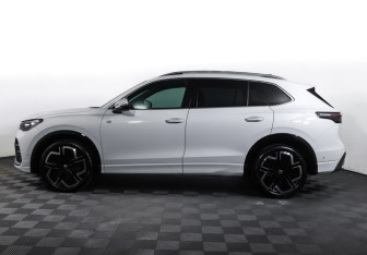 Подержанный автомобиль Volkswagen Tiguan 2024 года (8 фото)
