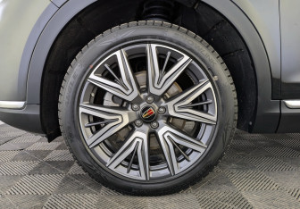 Подержанный автомобиль Hongqi HS5 2024 года (14 фото)