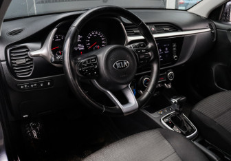 Подержанный автомобиль Kia Rio Hatchback 2020 года (13 фото)