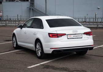 Подержанный автомобиль Audi A4 Sedan 2019 года (7 фото)