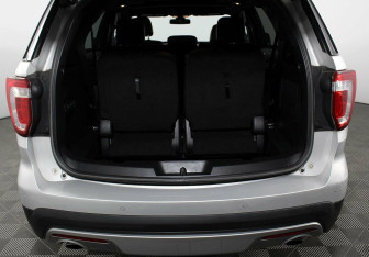 Подержанный автомобиль Ford Explorer 2016 года (10 фото)