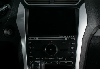 Подержанный автомобиль Ford Explorer 2014 года (10 фото)