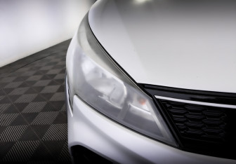 Подержанный автомобиль Kia Rio Hatchback 2021 года (17 фото)