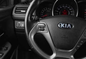 Подержанный автомобиль Kia Rio Sedan 2016 года (11 фото)