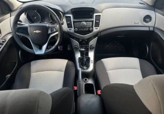 Подержанный автомобиль Chevrolet Cruze Sedan 2012 года (11 фото)