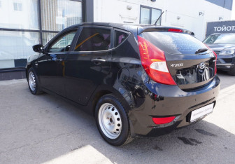 Подержанный автомобиль Hyundai Solaris Hatchback 2013 года (7 фото)