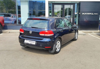 Подержанный автомобиль Volkswagen Golf Hatchback 2012 года (5 фото)
