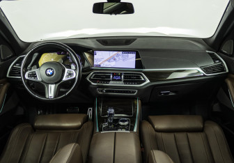 Подержанный автомобиль BMW X5 2021 года (15 фото)
