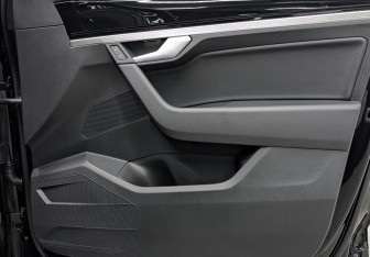 Подержанный автомобиль Volkswagen Touareg 2018 года (23 фото)