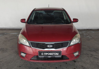 Подержанный автомобиль Kia Ceed Hatchback 2011 года (2 фото)