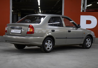 Подержанный автомобиль Hyundai Accent Sedan 2009 года (5 фото)
