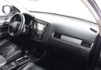 Подержанный автомобиль Mitsubishi Outlander 2012 года (8 фото)