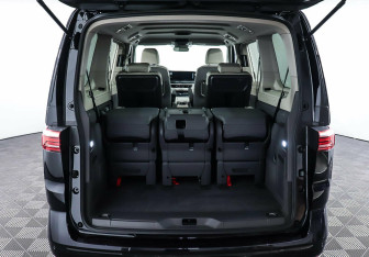 Подержанный автомобиль Volkswagen Multivan 2022 года (23 фото)