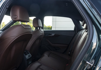 Подержанный автомобиль Audi A4 Sedan 2016 года (15 фото)