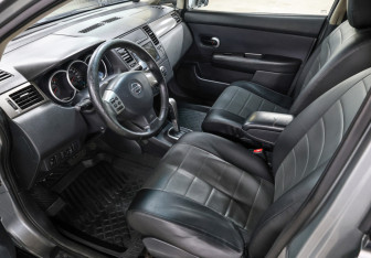 Подержанный автомобиль Nissan Tiida Hatchback 2008 года (16 фото)