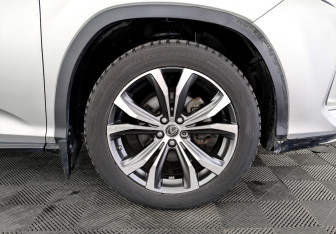 Подержанный автомобиль Lexus RX 2021 года (18 фото)