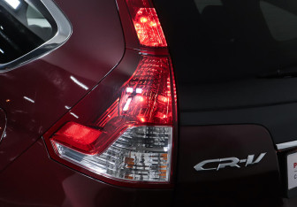 Подержанный автомобиль Honda CR-V 2013 года (9 фото)