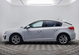 Подержанный автомобиль Chevrolet Cruze Hatchback 2013 года (2 фото)