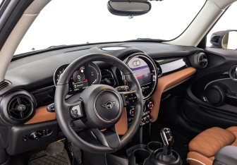 Подержанный автомобиль MINI Hatch 2022 года (15 фото)