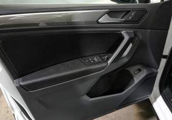 Подержанный автомобиль Volkswagen Tiguan 2019 года (19 фото)