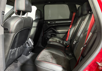 Подержанный автомобиль Porsche Cayenne 2013 года (10 фото)